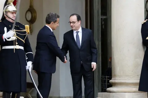 Hollande réfléchit à "un pacte" entre droite et gauche