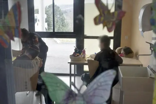 L’école renvoie leur fils autiste, les parents portent plainte