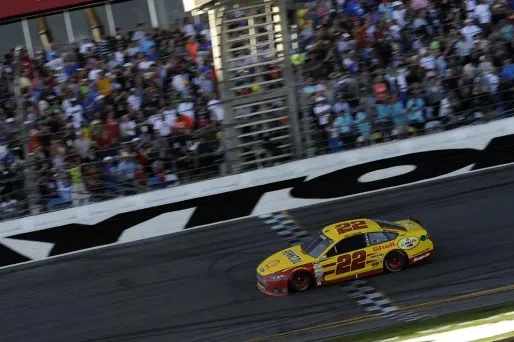 Nascar : Logano gagne le gros lot