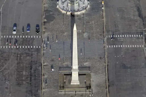 Paris : un ballet de drones dans la nuit de lundi à mardi