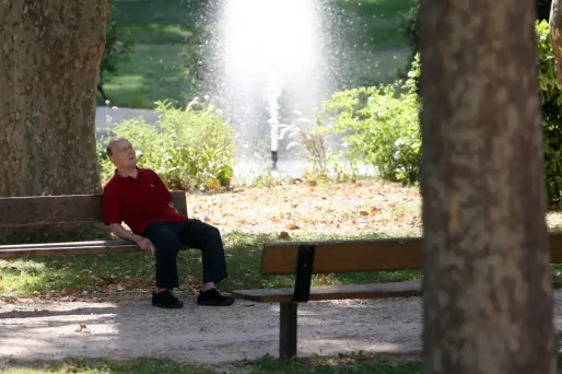 Perpignan supprime ses bancs publics et crée la polémique