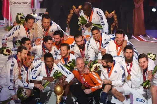 EN IMAGES - L'équipe de France de handball entre dans l'histoire