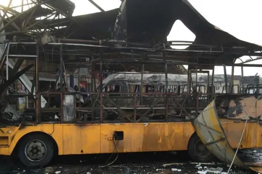 EXCLU - Les images de la gare routière bombardée de Donetsk en Ukraine