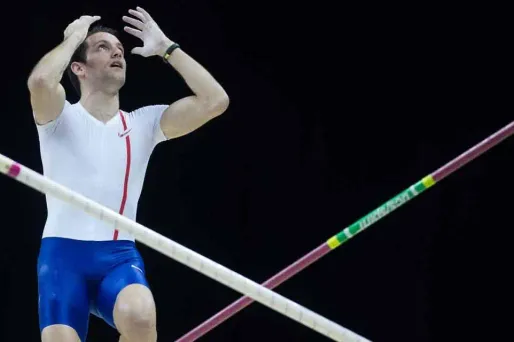 Lavillenie franchit encore la barre des six mètres