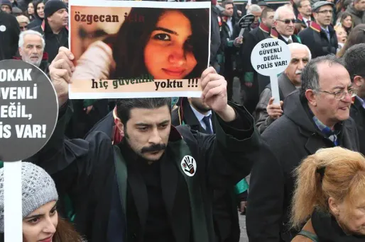 Le meurtre sauvage d'une étudiante embrase la Turquie