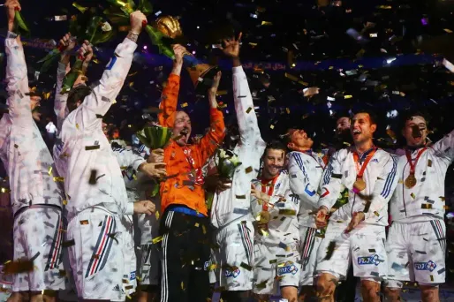 Les Bleus ont fêté leur nouveau titre jusqu'au bout la nuit