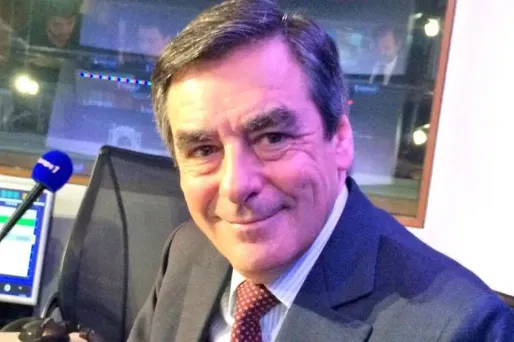 Ukraine : Fillon "félicite" Hollande pour son implication