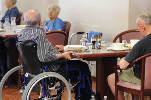 Des seniors souvent dénutris dans les maisons de retraite