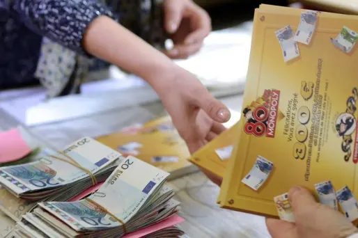 Elle trouve 20.580 euros dans une boîte de Monopoly