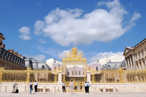 INFO E1  - Versailles : un couple interpellé pour un survol de drone