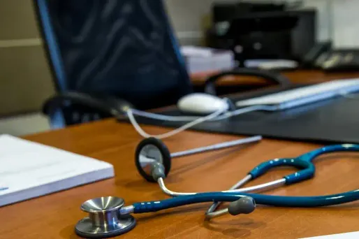 Paris a un plan pour attirer les médecins