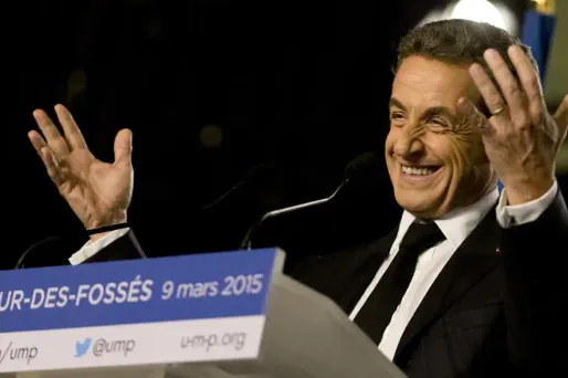 Pour Sarkozy, "une vague immense est en train de se former"