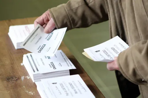 Second tour : la droite et la gauche devanceraient le FN