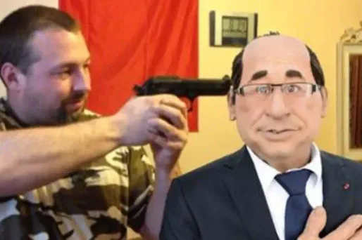Un candidat FN pointe un revolver sur la marionnette de Hollande