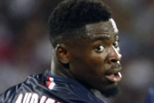 VIDÉO - Chelsea-PSG : Aurier hurle sa joie puis insulte l'arbitre
