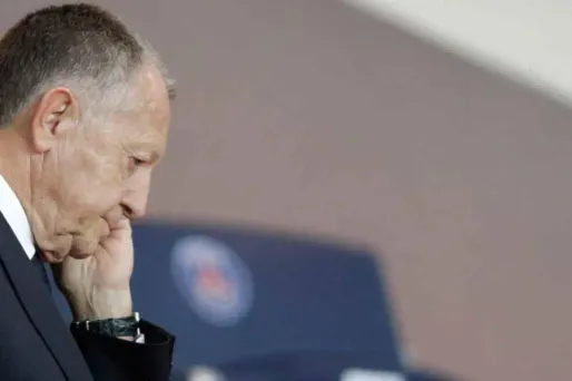 Aulas suspendu deux matches pour avoir critiqué l'arbitre