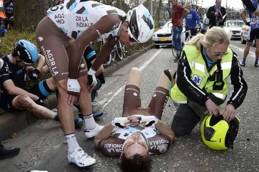 Cyclisme : la lourde chute collective au GP de l'Escaut