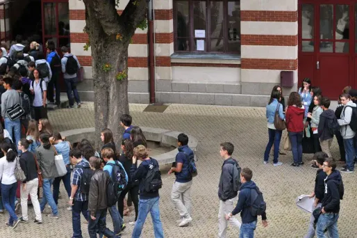 Laïcité : peut-on interdire les jupes longues à l'école ?