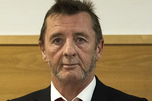 Le batteur d'AC/DC plaide coupable de menaces de mort