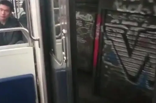 "Métro circulant portes ouvertes" : la RATP enquête sur la vidéo