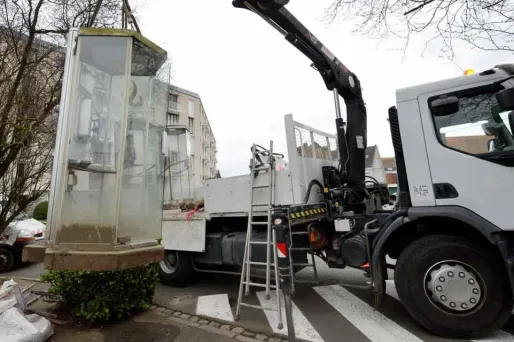 Pourquoi les cabines téléphoniques n'ont pas encore toutes raccroché