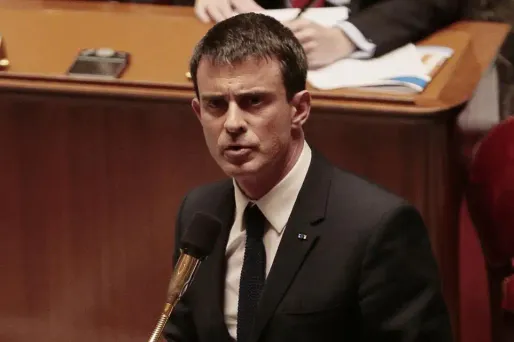 Taubira "tract ambulant pour le FN" ? Valls s'en prend à Darmanin