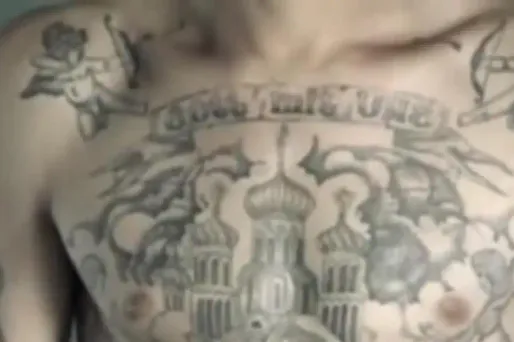 Les Vory v ZAkone sont célèbres pour leurs tatouages qui recouvrent leur corps.