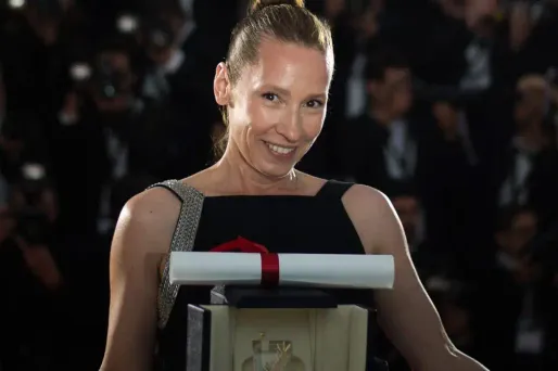 Cannes : Emmanuelle Bercot "vit un conte de fée"