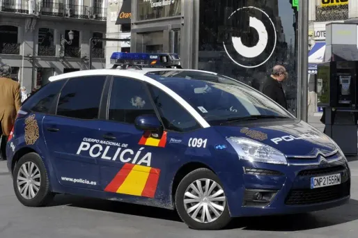 Voiture de police en Espagne - 1280x640
