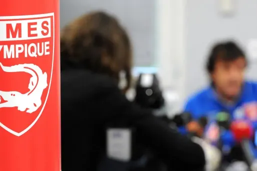 Logo du Nîmes olympique (1280x640) Sylvain THOMAS/AFP