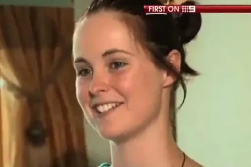 La jeune femme a eu la clavicule cassée et d'énormes bleus