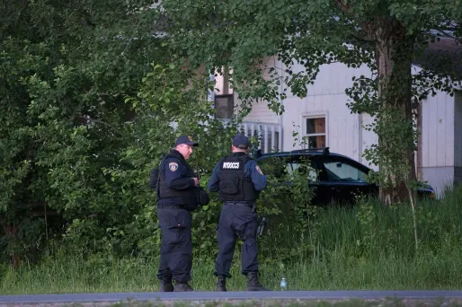 Etats-Unis : l'un des deux évadés tué par la police