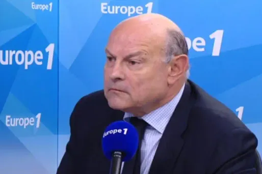 "Valls crée une jurisprudence" sur les voyages