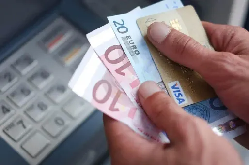 Les baby-boomers épargnent moins pour dépenser plus