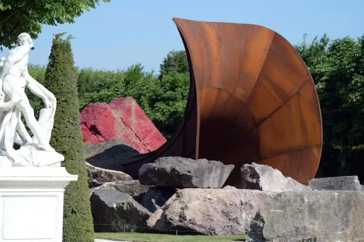 Le "vagin de la reine" vandalisé à Versailles : une "tragédie" pour Anish Kapoor