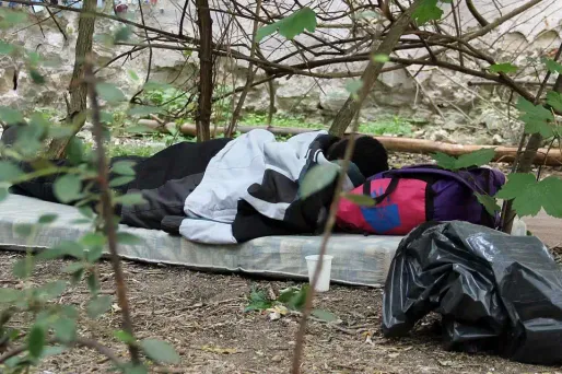 Migrants Paris - ROBIN BRAQUET / AFP - 1280x640
