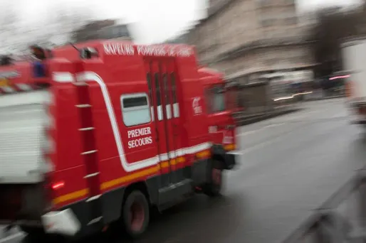 Haute-Savoie : des hommes armés attaquent un camion de pompiers