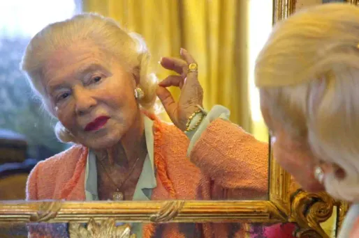 Carven Madame AFP 1280