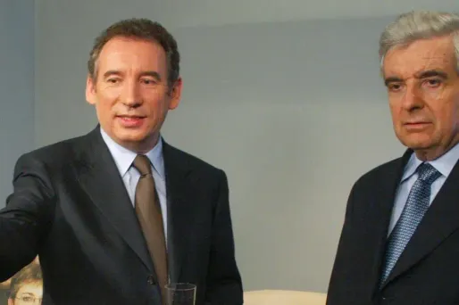 François Bayrou et Jean-Pierre Chevènement avant un débat télévisé, en 2002.