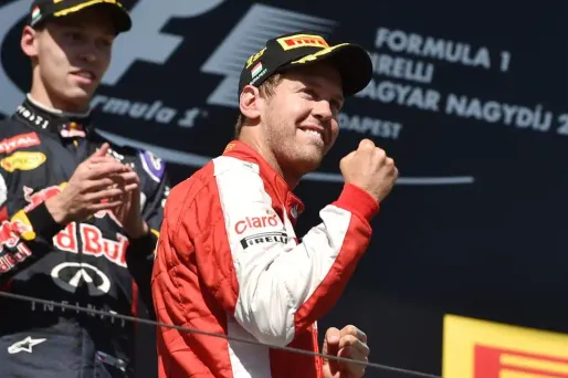 Sebastian Vettel sur le podium du GP de Hongrie (1280x640) Andrej ISAKOVIC/AFP
