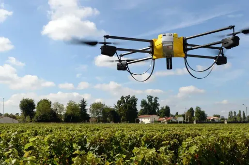 Fos-sur-Mer : des drones au-dessus d'un site pétrochimique