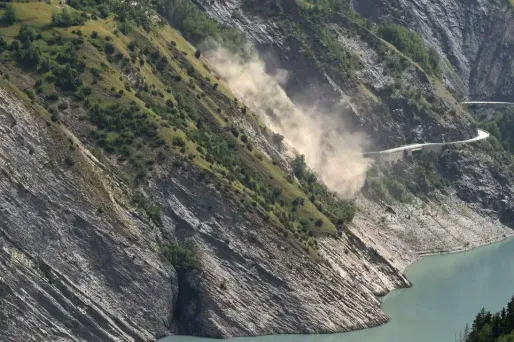 Isère : le glissement de terrain s'accélère à Chambon