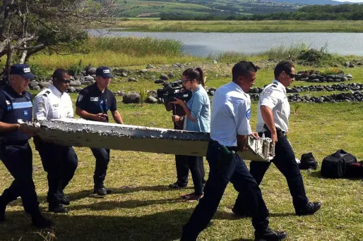 Débris avion AFP 1280