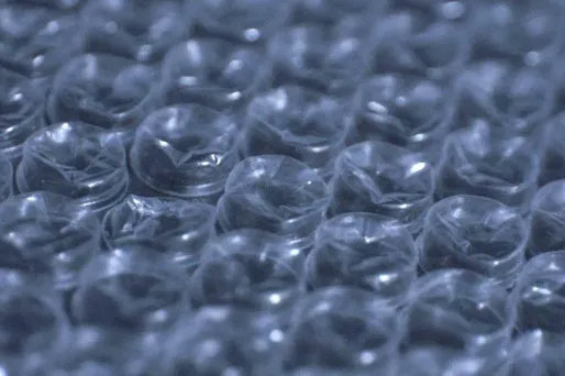 Éclater les bulles du papier bulle, c'est bientôt fini !