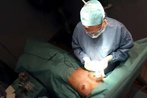 Un produit pour la reconstruction mammaire interdit