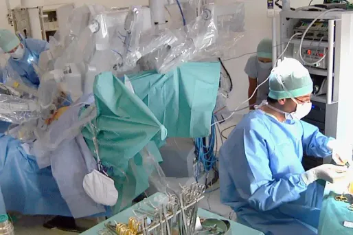 robot chirurgie Da Vinci 1280x640