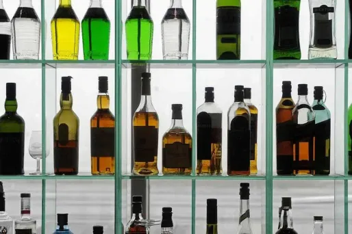 13.08.Alcool.bouteille.bar.OLIVIER MORIN  AFP.1280.640