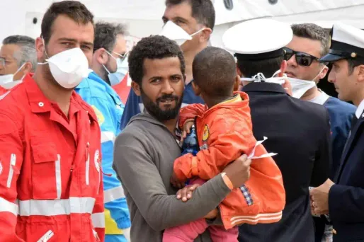 Au moins 750 migrants secourus au large de la Libye