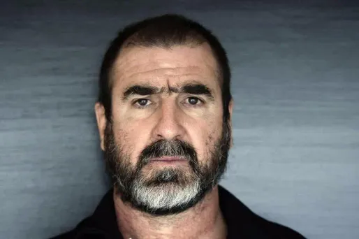 Cantona promet de mettre une maison à disposition de réfugiés