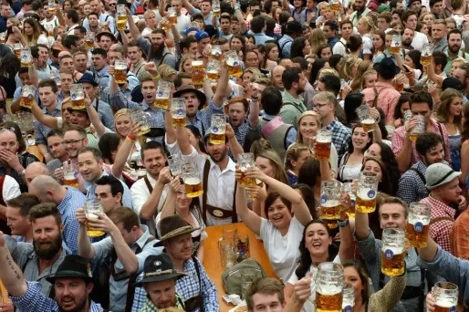 A Munich, la fête de la bière s'ouvre en plein afflux de réfugiés